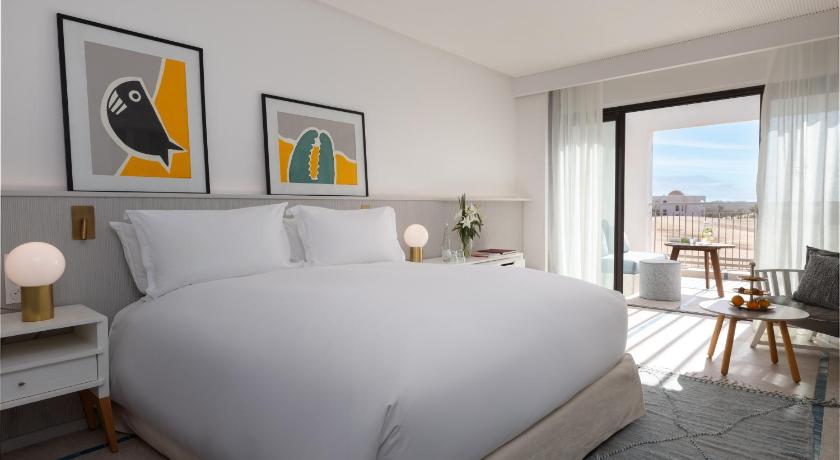 Image of Prestige Room, 1 Queen Bed, Partial Sea View 0