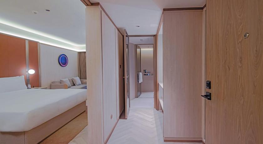 Shanghai Crystal Hotel, Nanjing Road Pedestrian Street, The Bund, Shanghai 4-Star Hotel lobby