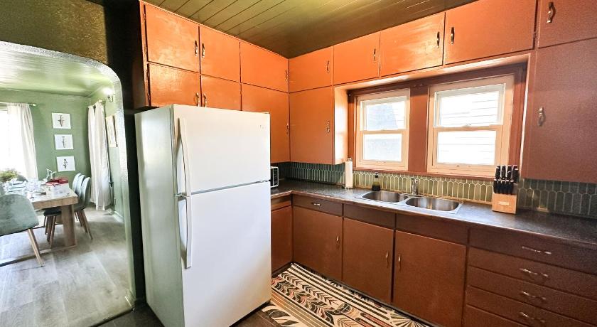 Russell (KS) Condo 2BD2BAGrillLaundry-8PP-Pet Friendly 4-Star Accommodation view