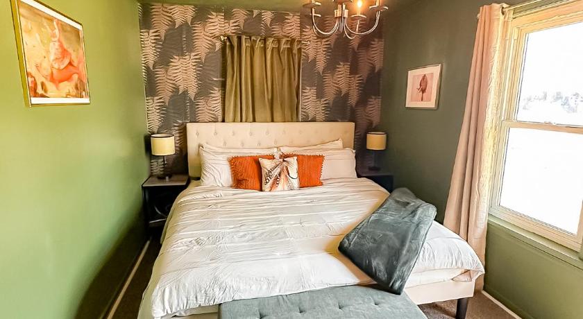 Russell (KS) Condo 2BD2BAGrillLaundry-8PP-Pet Friendly 4-Star Accommodation pool