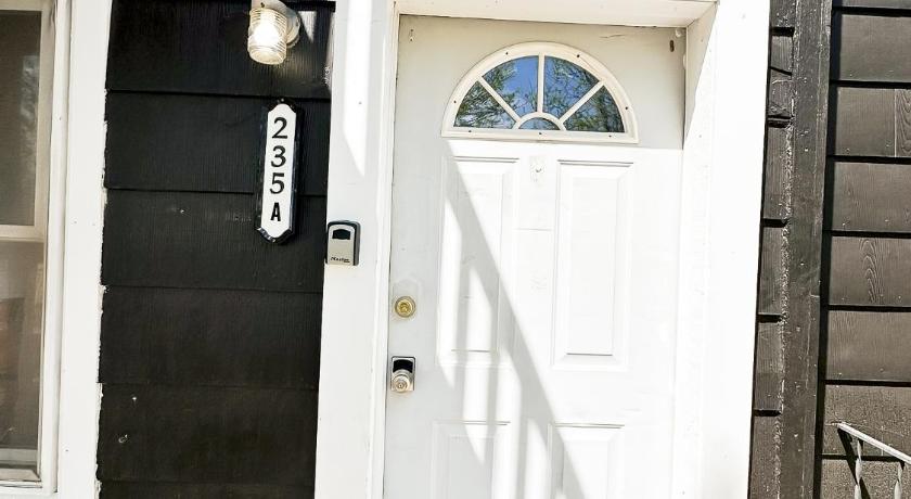 Russell (KS) Condo 2BD2BAGrillLaundry-8PP-Pet Friendly 4-Star Accommodation room