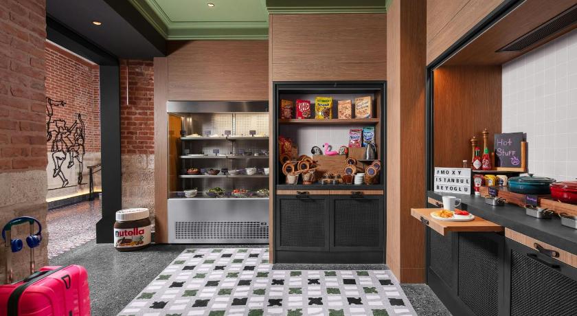 Moxy Istanbul Taksim - image 10