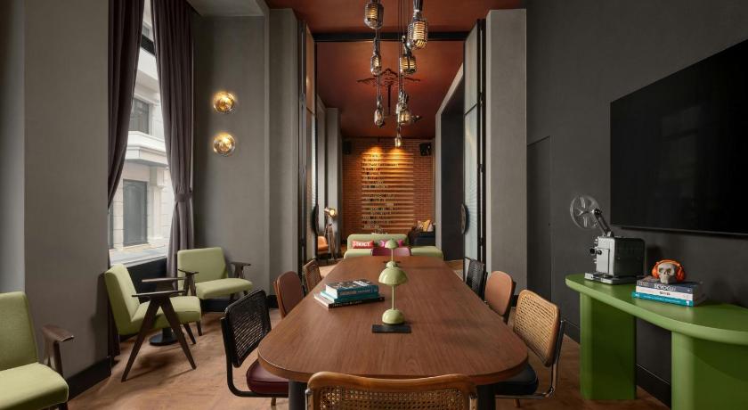 Moxy Istanbul Taksim - image 6