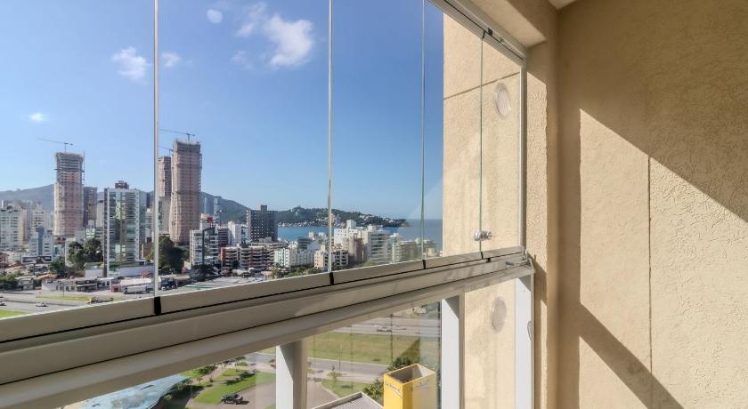 Apto 2Q c/ Churrasq. e vista 550m da Praia OMC1303