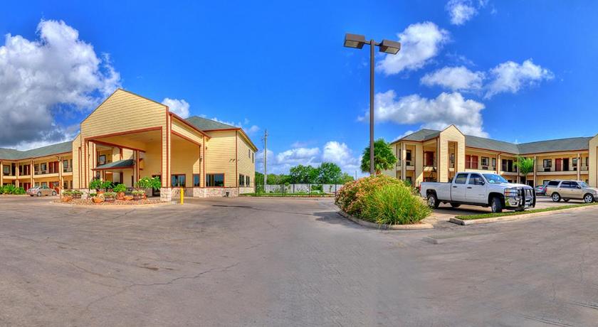 Lone Star Inn and Suites Victoria photo