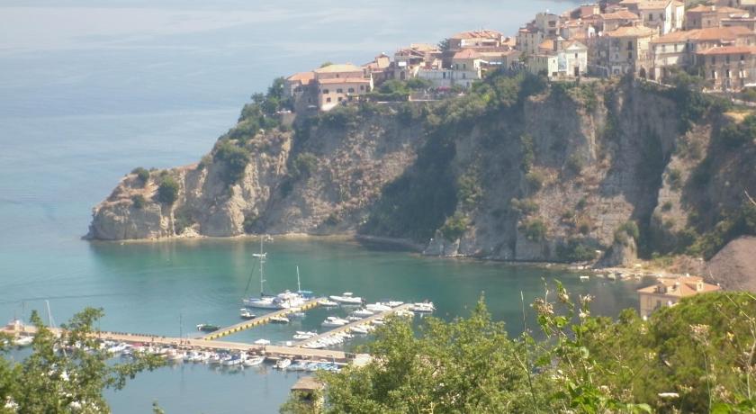 La Roccia — Hotel in Salerno