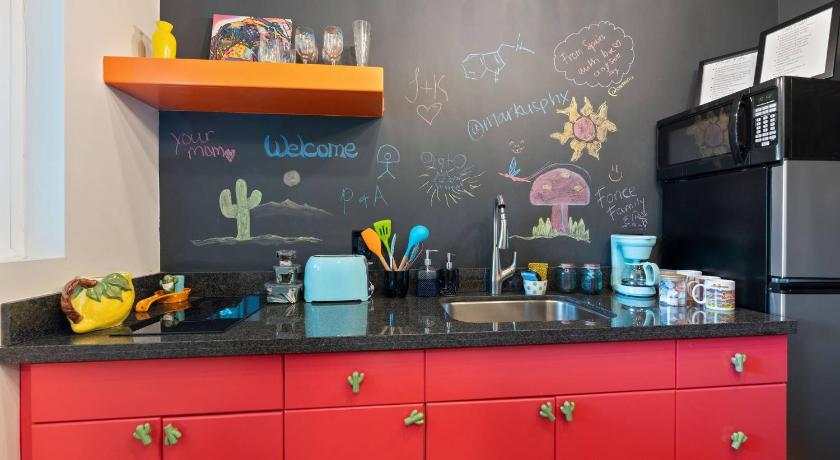 피닉스 (AZ) Charming NEW Retreat, Prime Location Mins to DT & PHX Airport 4성급 숙소 레스토랑