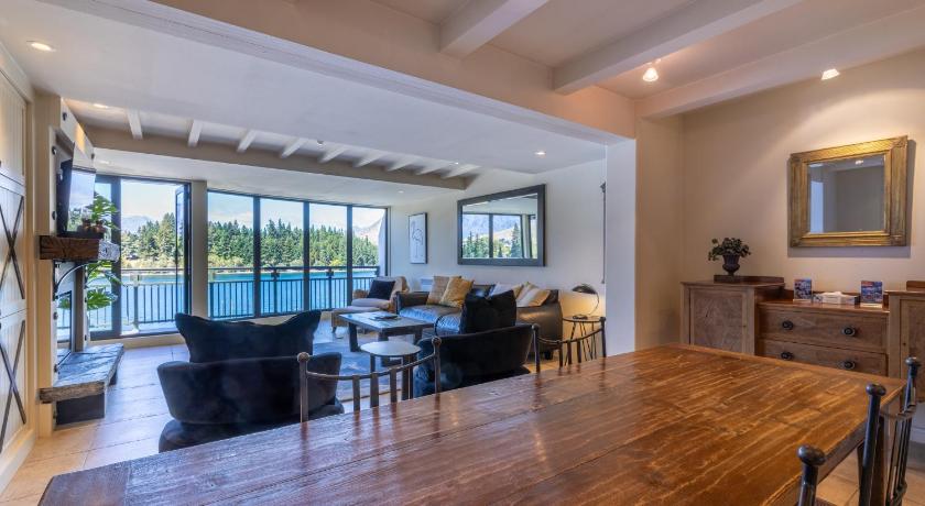 Image of Executive suite 8