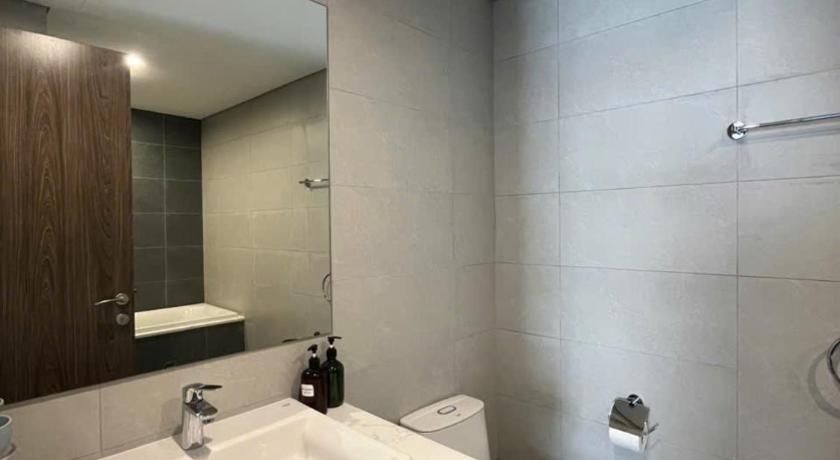 胡志明市 Honeymon vinhomes grand park - 3 phong ngu 2星级 单人房 餐厅