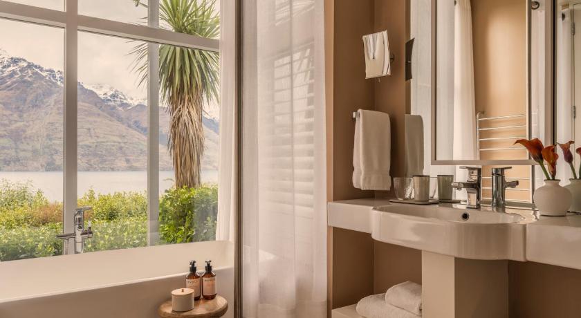 Image of Deluxe Suite 10