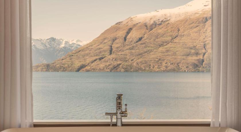 Image of Deluxe Suite 6