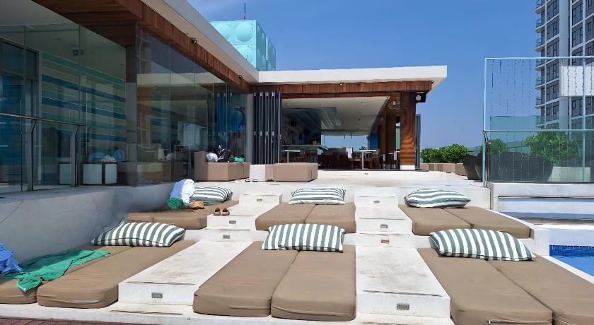 Da Nang Romantic APT with SeaView - Beachfont 4-Star Hotel pool