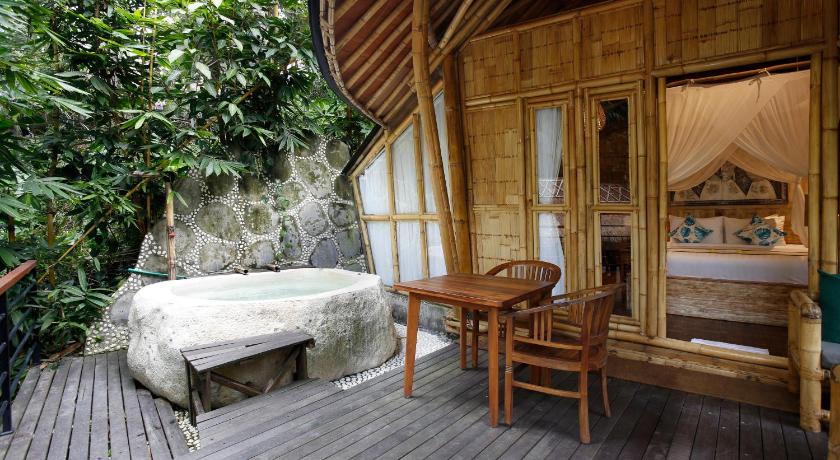 バリ Marni alas villa ubud 4つ星 ホテル プール
