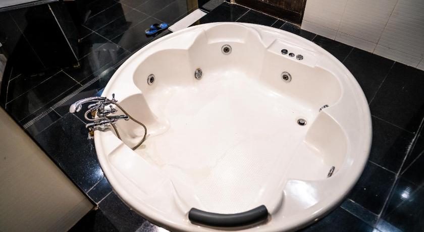 Image of Suite 12
