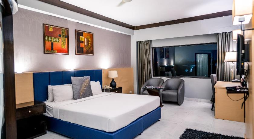 Image of Royal Room 1