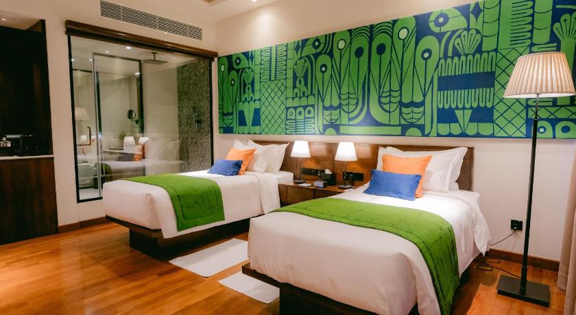 Waters Edge Hotel - image 11