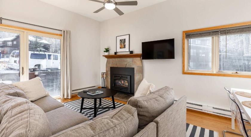 Charming 2 bedroom 2 bath On-Mountain in 10 Min