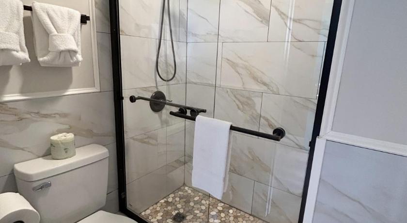 Image of Deluxe King Room with Spa Bath 14