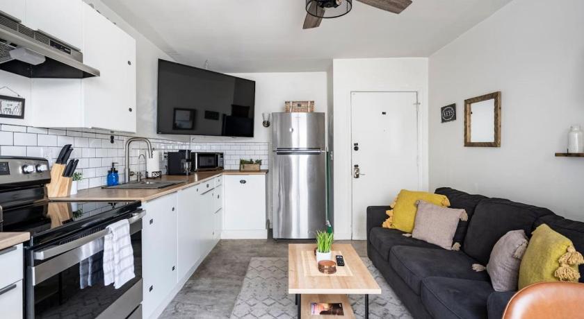 Tucson (AZ) Bright 2BR Oasis Desert Charm and BBQ Nights 4-Star Accommodation pool