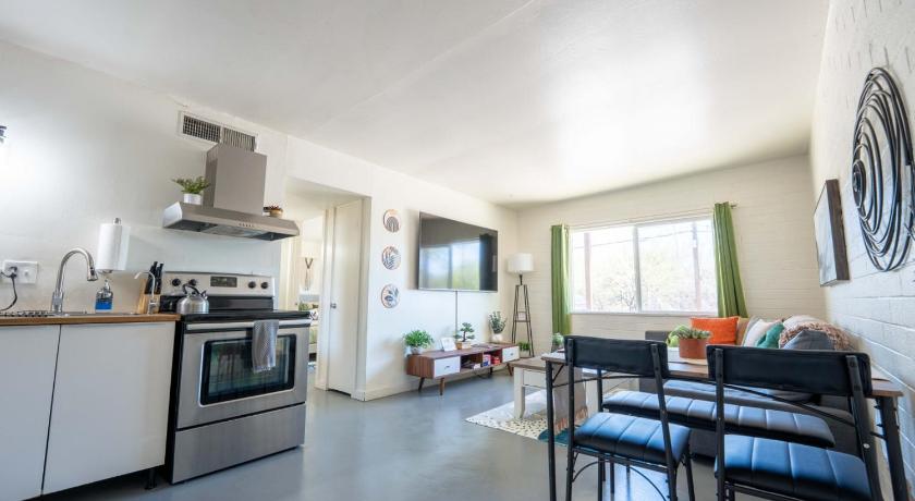 ツーソン (AZ) Spring Dream 2BR Apt with Parking in the Heart of DT 4つ星 宿泊施設 レストラン