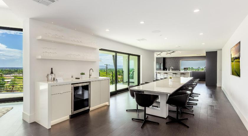 Phoenix Camelback Mountain Mansion - Micro-resort, Views, Golf, Heated Pool, Game Room 4-Star Accommodation exterior