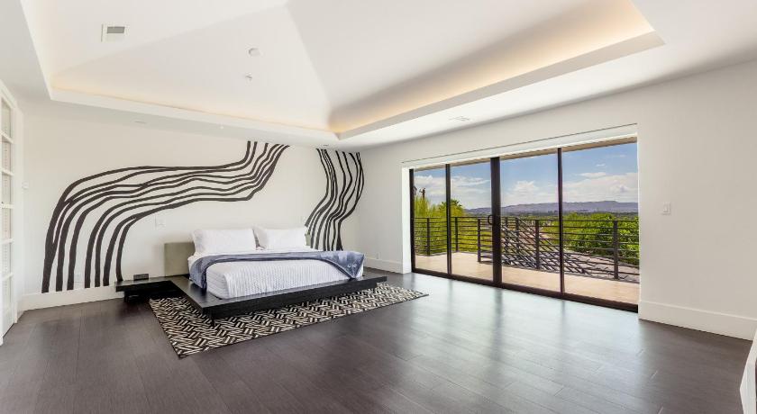 Phoenix Camelback Mountain Mansion - Micro-resort, Views, Golf, Heated Pool, Game Room 4-Star Accommodation view