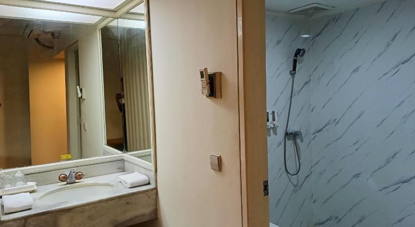 Lux Tychi Hotel Malang - image 48