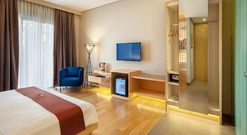 Image of King Suite with Balcony 4