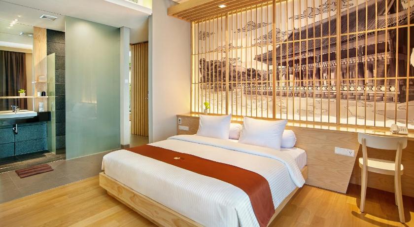 Image of King Suite with Balcony 5