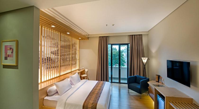 Image of King Suite with Balcony 7