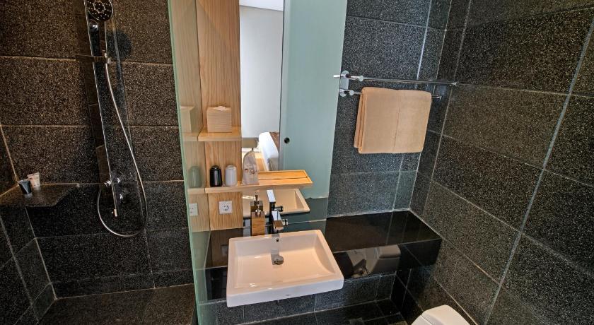 Image of Deluxe Twin 11