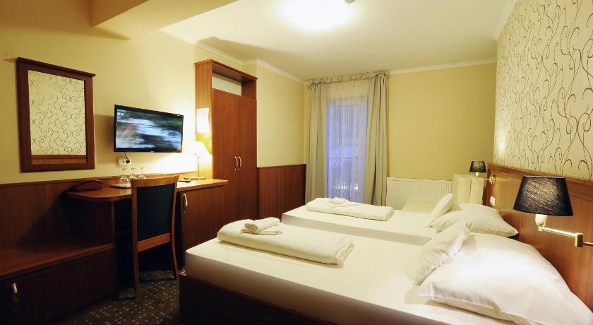 Triple Room, Hotel Barbakan in Pecs