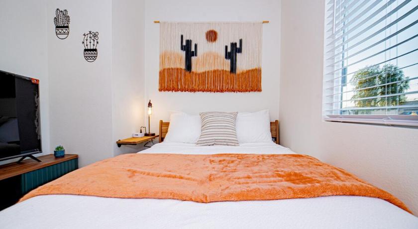 Yuma (AZ) Cactus Cottage 4-Star Accommodation suite
