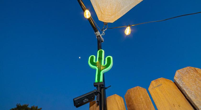 Yuma (AZ) Cactus Cottage 4-Star Accommodation lobby