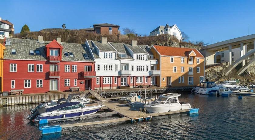 Central sea house apartment - Free parking