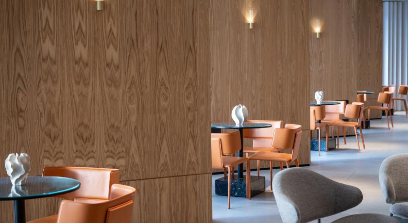Image of Deluxe Room 8
