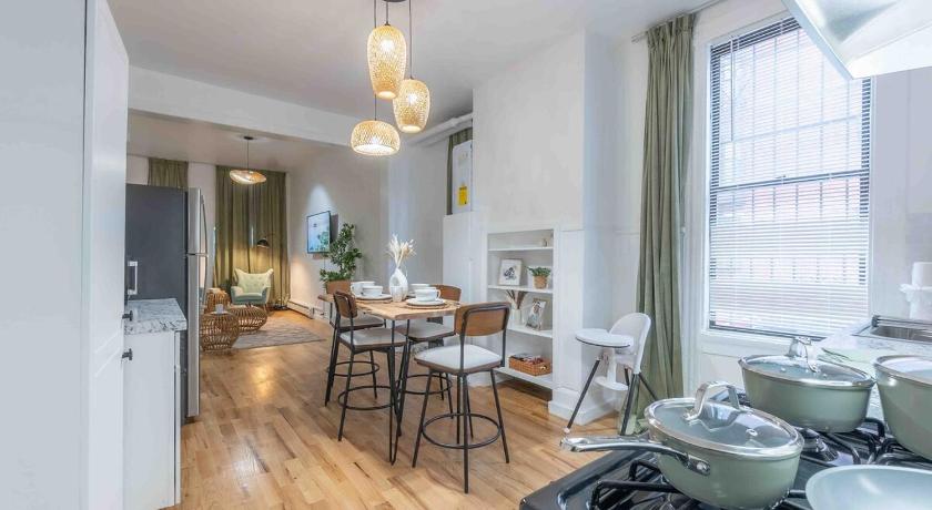 Hoboken (NJ) City Escape with 2 Baths, 10 beds and We Pay Half Parking for 2 cars, NYC in 15 min 3-Star Accommodation lobby