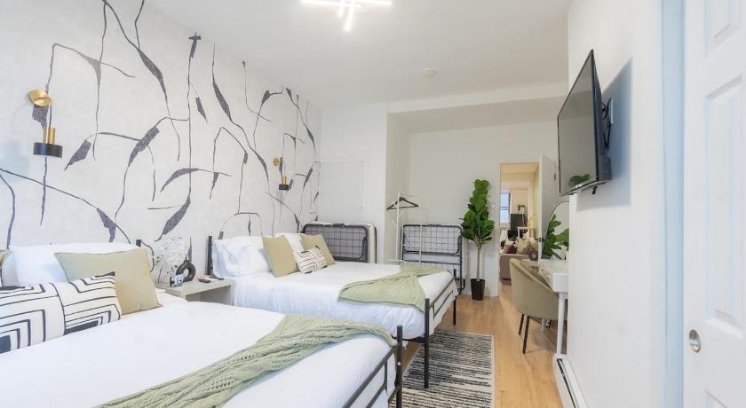Hoboken (NJ) City Escape with 2 Baths, 10 beds and We Pay Half Parking for 2 cars, NYC in 15 min 3-Star Accommodation suite