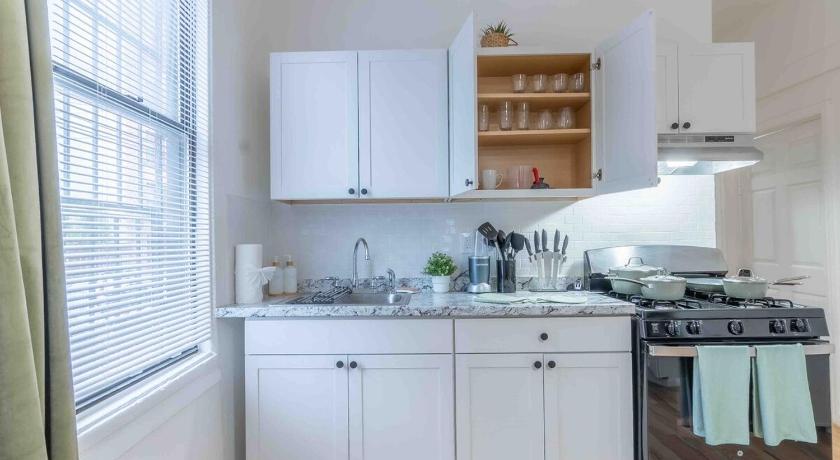 Hoboken (NJ) City Escape with 2 Baths, 10 beds and We Pay Half Parking for 2 cars, NYC in 15 min 3-Star Accommodation amenity