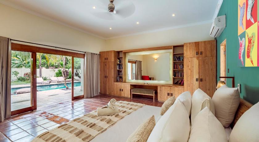 Image of Six-Bedroom Villa with Private Pool 17