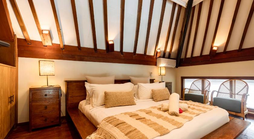 Image of Six-Bedroom Villa with Private Pool 0