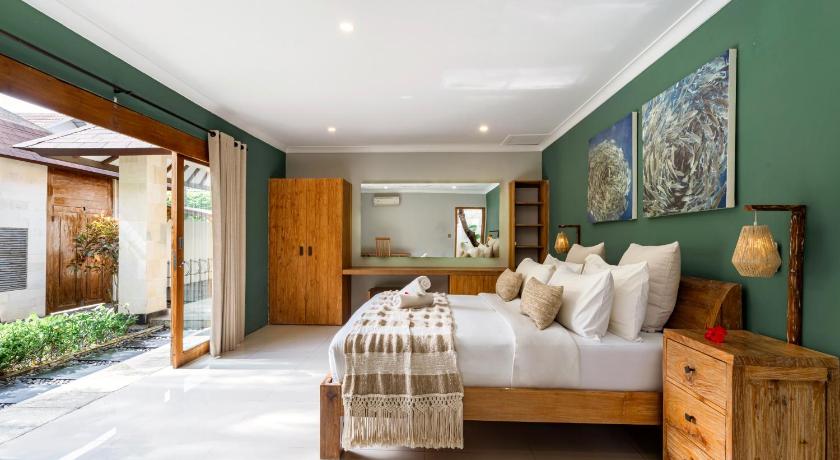 Image of Six-Bedroom Villa with Private Pool 6