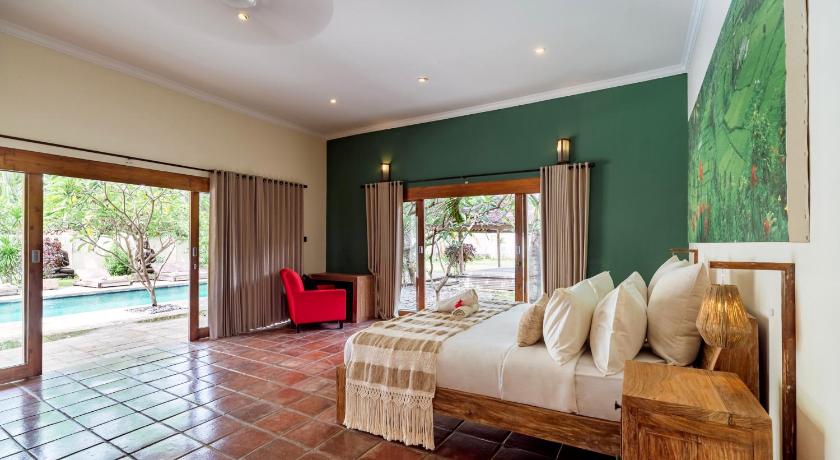 Image of Six-Bedroom Villa with Private Pool 10