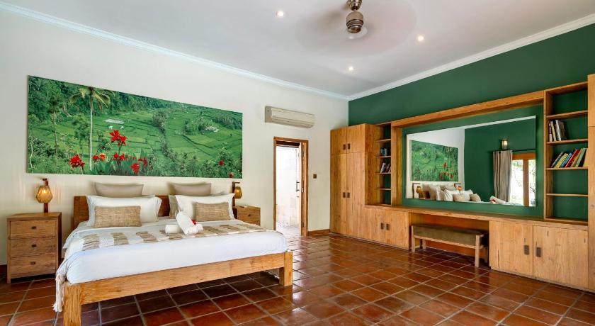 Image of Six-Bedroom Villa with Private Pool 8