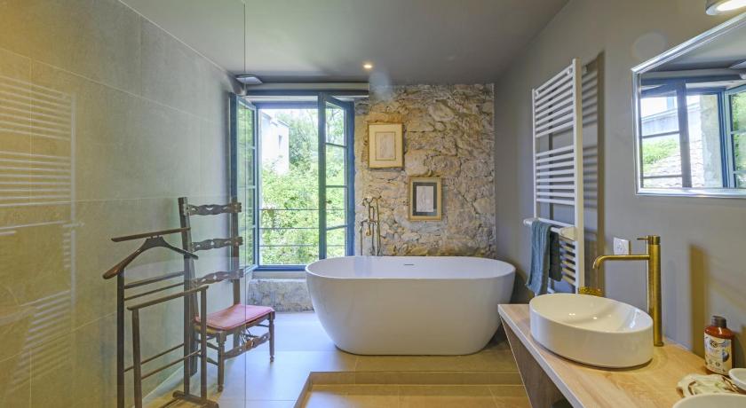 Image of Quadruple Room with Garden View 2
