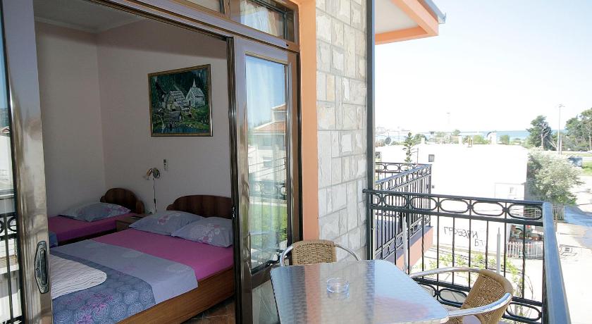 Image of Studio with Balcony (3 Adults) 1