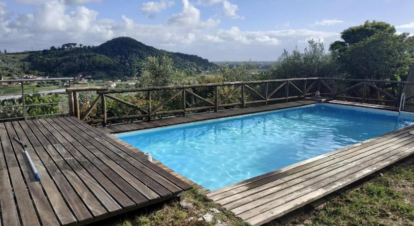 casa con vista e piscina nelle colline della Versilia
