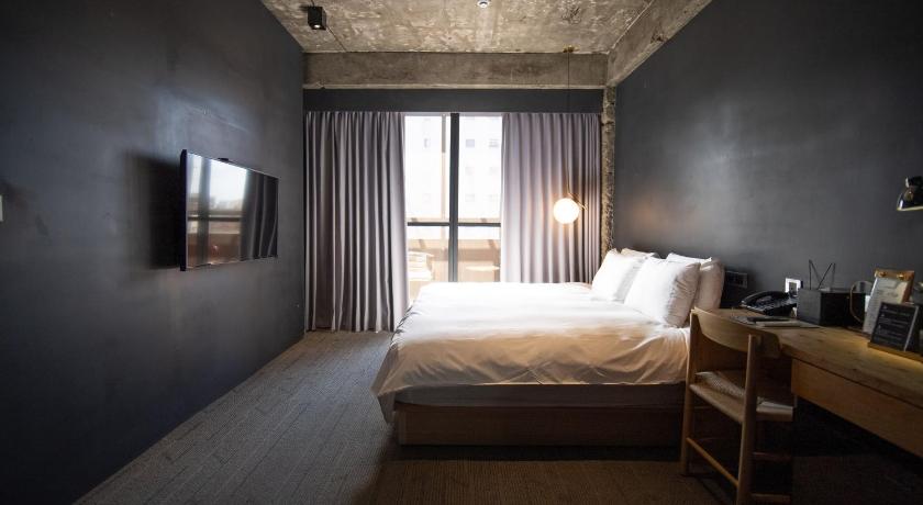 Image of Deluxe Room with Bathtub 4