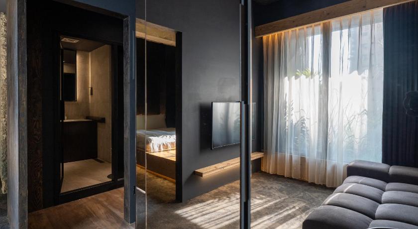 Image of Deluxe Suite 1