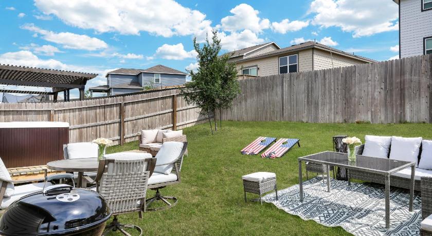 コンバース Stylish Hot Tub Retreat BBQ Yard Games WiFi Pets 5つ星 宿泊施設 スイート